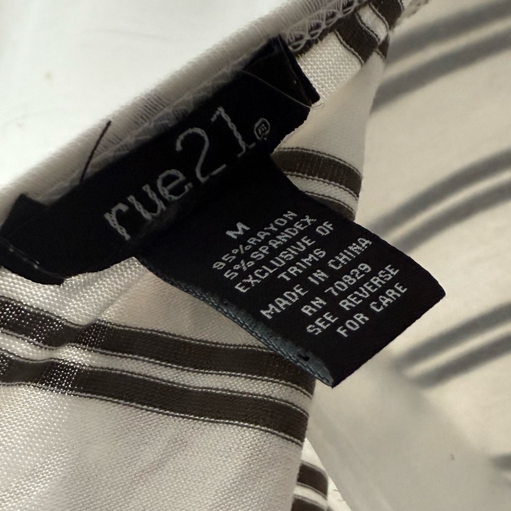 Rue21 Green and White Striped Relaxed Short Sleeve Tee cross cross open Back M - Picture 7 of 8